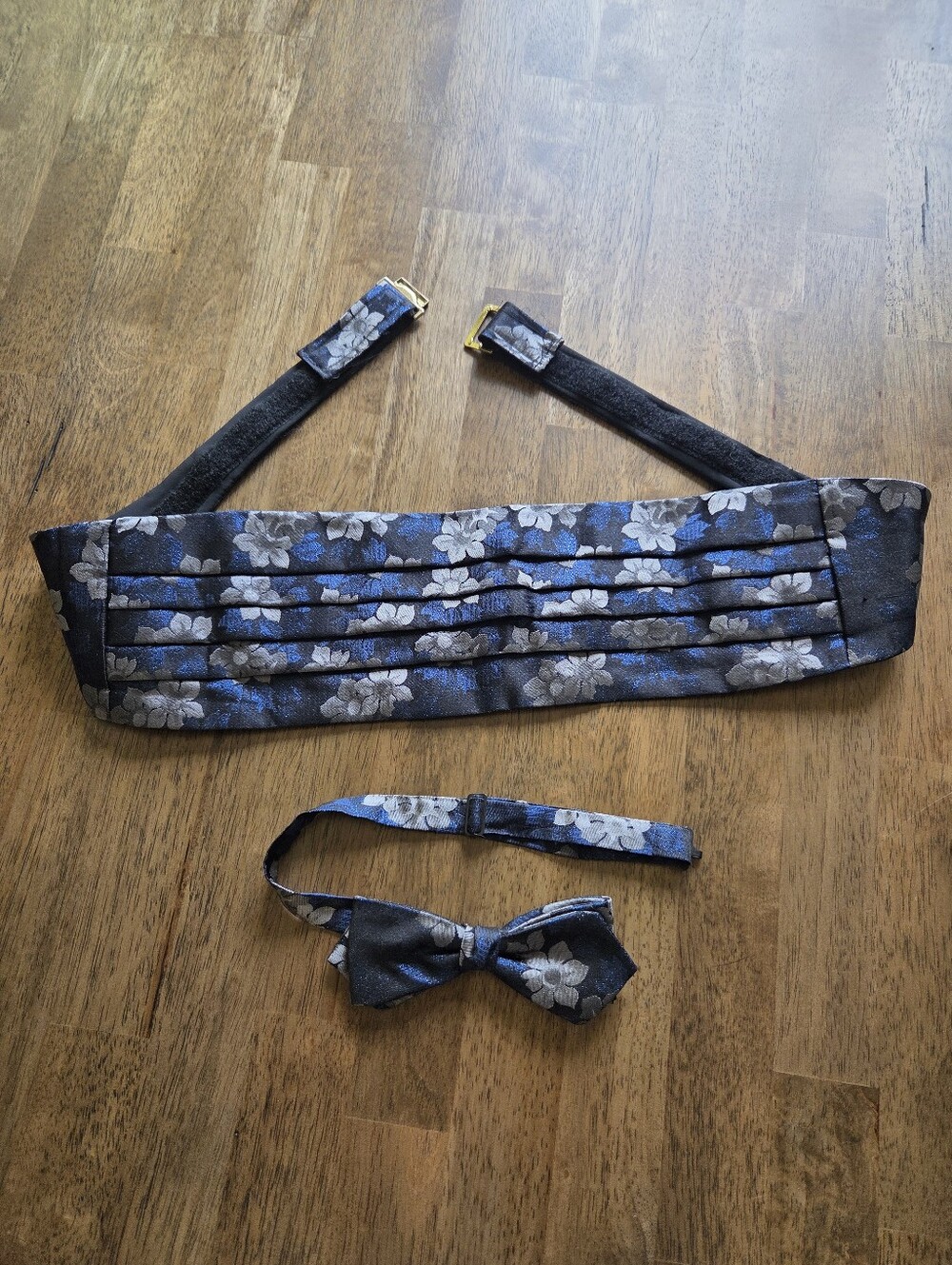 Floral Metallic Sheen Navy Cummerbund and Bow Tie Set